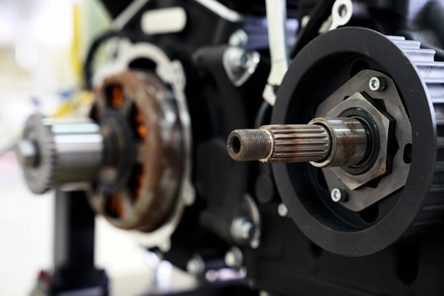 Know the Difference between A Splined Shaft and A Gear